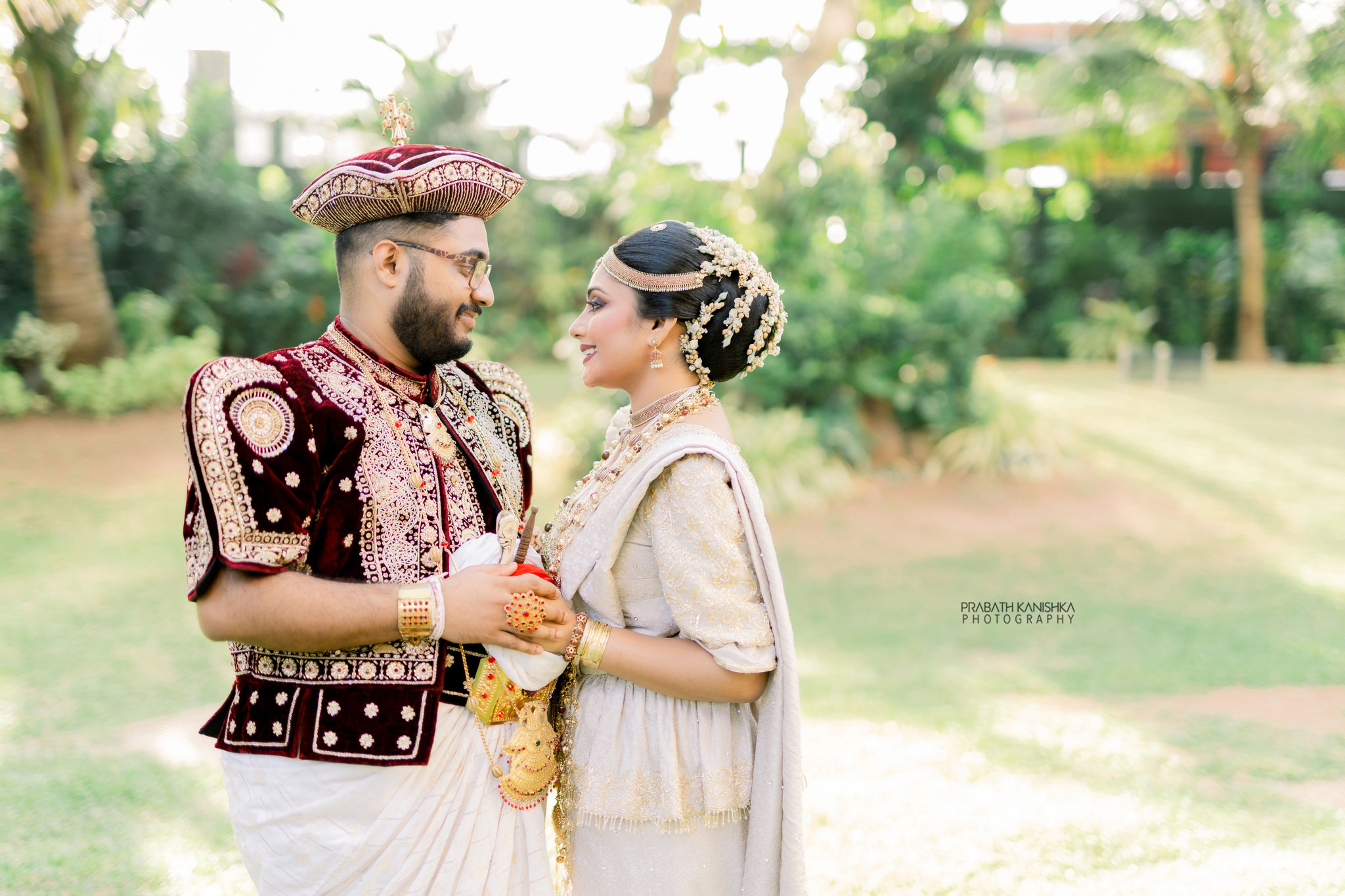 Traditional Kandyan bride and groom in the garden
